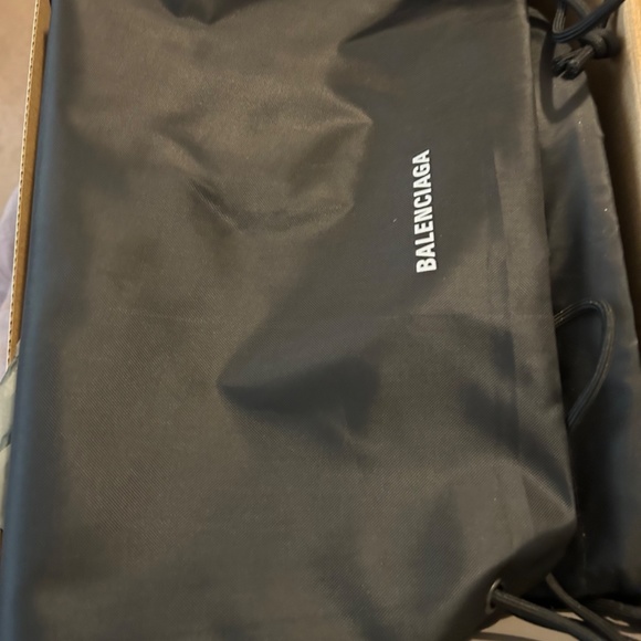 Balenciaga - Picture 4 of 6